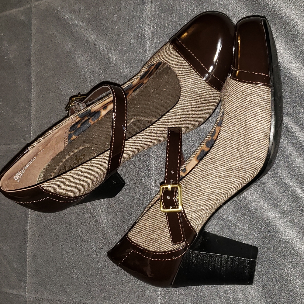 Size 7m brown mary janes. Clarks bendable